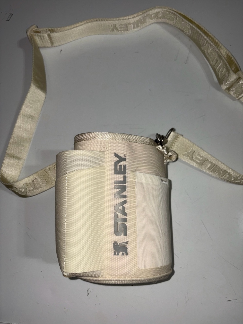 Stanley Cream The All Day Quencher Carry All 40 OZ